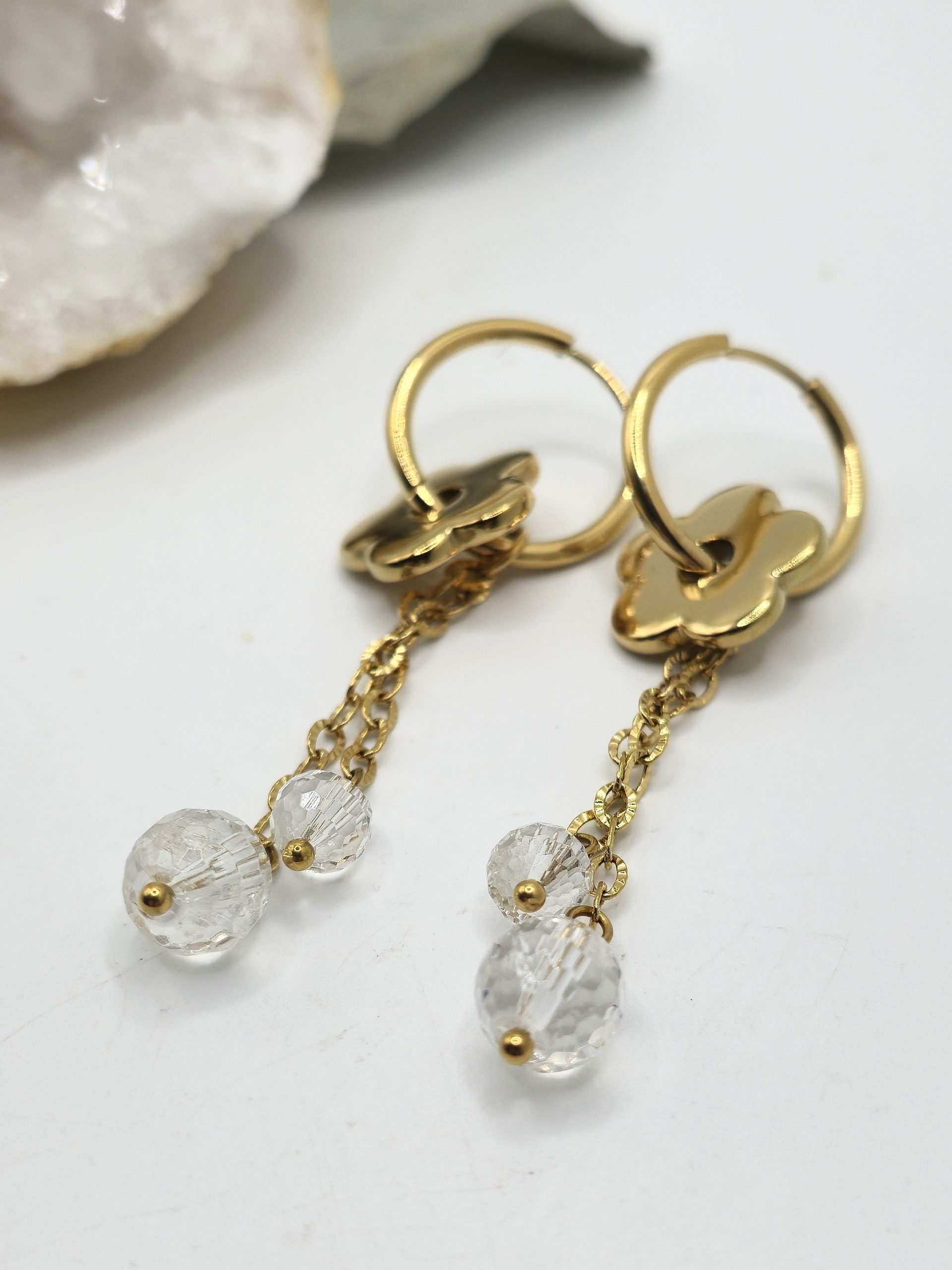 Créoles cristal de roche fleur – Image 2